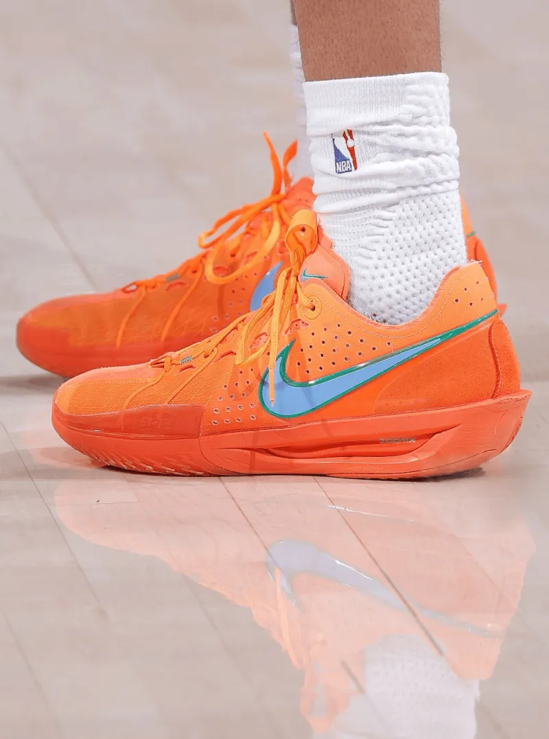 乐鱼app-普尔穿着橙色G.T Cut3，砍下34分2篮板5助攻